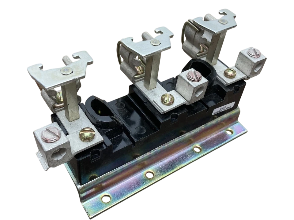 General Electric CR308X621P - Fuse Clip 600V 60A (300-Line Industrial Component)