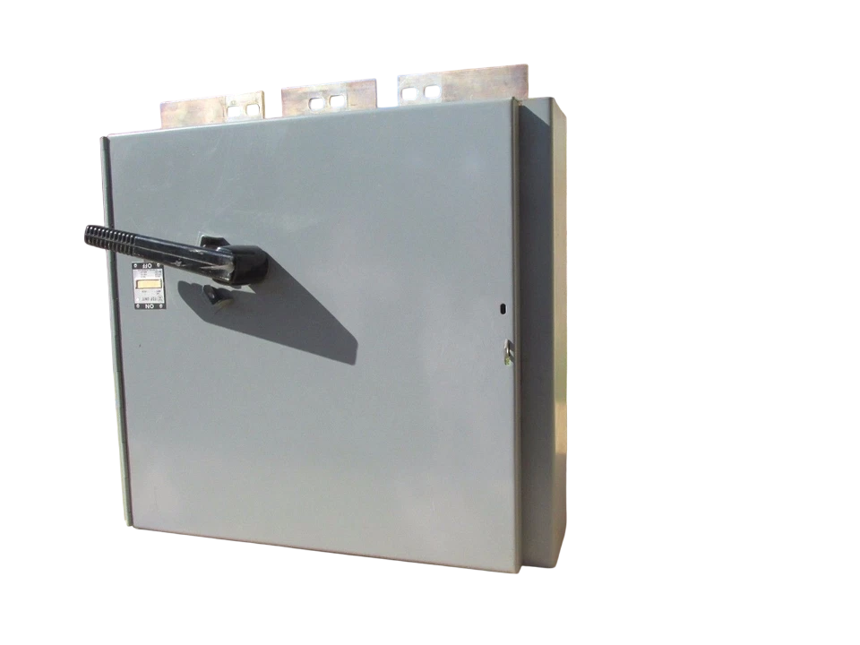 Cutler Hammer FDP368 - Fusible Safety Switch 1200A 600V (3-Pole Panel Mount)